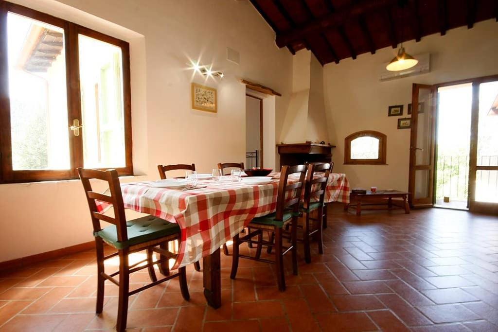 Villa Con Piscina 10 Posti Letto, L'Oliveta Di Rivalto Chianni Exterior foto